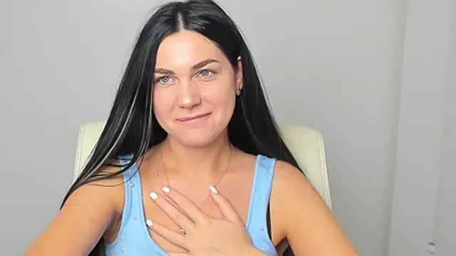 Snapshot of Lune_Moon chatting on 11-22-25, 06:23 Lune Moon online show from 11-22-25, 06:23