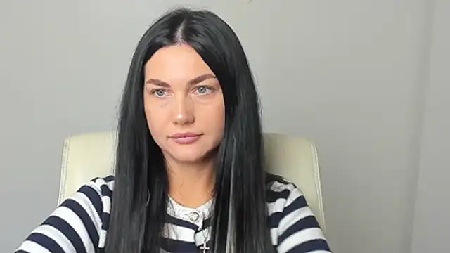 Snapshot of Lune_Moon chatting on 11-27-25, 06:37 Lune Moon online show from 11-27-25, 06:37