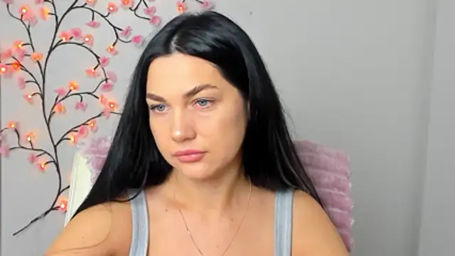 Snapshot of Lune_Moon chatting on 12-05-25, 06:44 Lune Moon online show from 12-05-25, 06:44