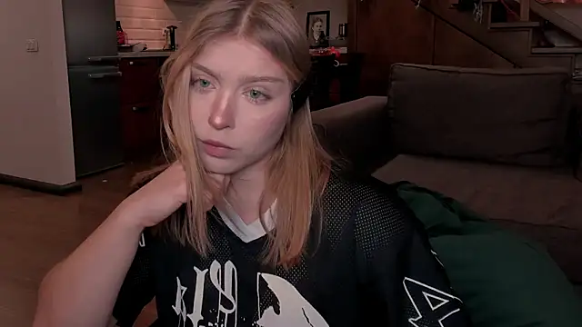Snapshot of VanillaLivitski chatting on 11-03-25, 02:29 VanillaLivitski online show from 11-03-25, 02:29