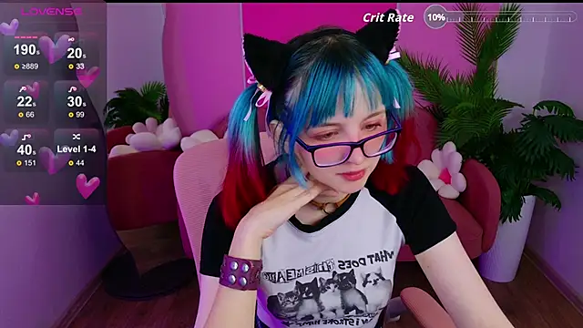 Snapshot of CoralineYoung chatting on 10-17-25, 04:59 CoralineYoung online show from 10-17-25, 04:59