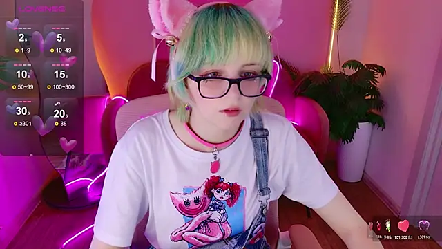 Snapshot of CoralineYoung chatting on 05-23-26, 04:50 CoralineYoung online show from 05-23-26, 04:50