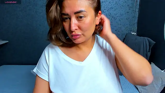 Snapshot of Olivia_Buckby chatting on 11-11-25, 04:51 Olivia Buckby online show from 11-11-25, 04:51