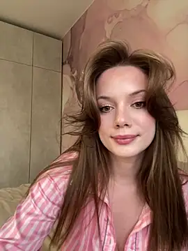 Snapshot of Rosie_Holmes_ chatting on 10-04-25, 12:47 Rosie Holmes online show from 10-04-25, 12:47