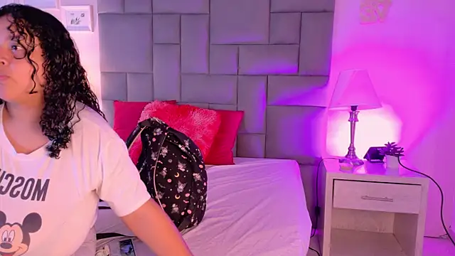 Snapshot of KITY_HILL chatting on 09-30-25, 05:23 KITY HILL online show from 09-30-25, 05:23