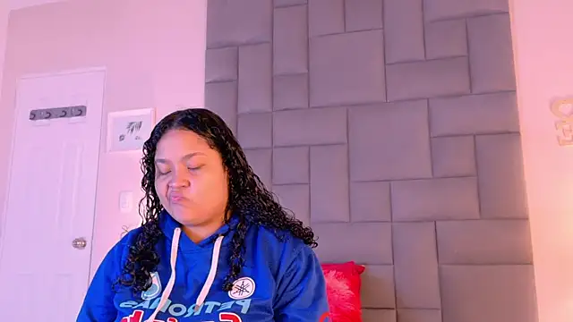 Snapshot of KITY_HILL chatting on 10-02-25, 04:30 KITY HILL online show from 10-02-25, 04:30