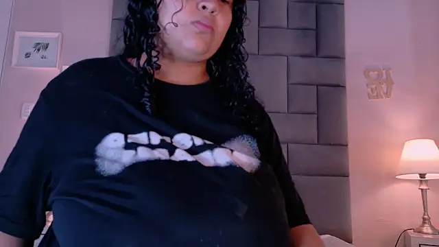 Snapshot of KITY_HILL chatting on 10-12-25, 03:38 KITY HILL online show from 10-12-25, 03:38