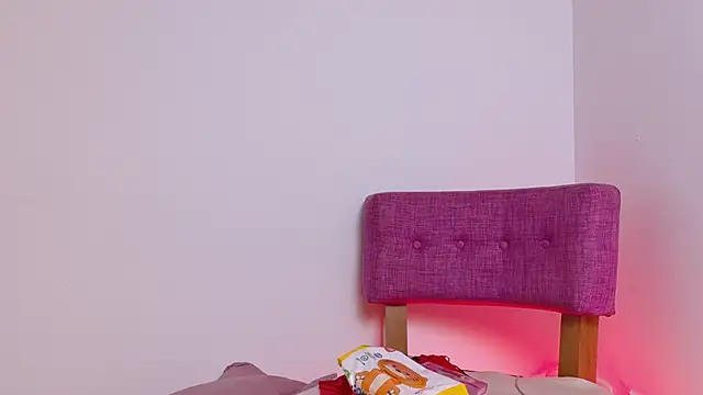 Snapshot of KITY_HILL chatting on 11-03-25, 04:25 KITY HILL online show from 11-03-25, 04:25