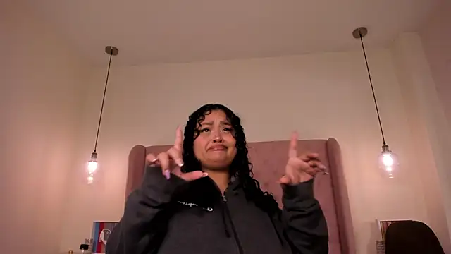 Snapshot of KITY_HILL chatting on 11-21-25, 04:55 KITY HILL online show from 11-21-25, 04:55