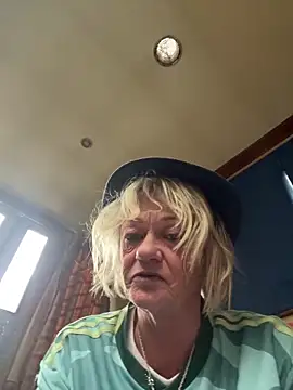 Snapshot of ladyboatlady chatting on 05-16-26, 04:06 ladyboatlady online show from 05-16-26, 04:06