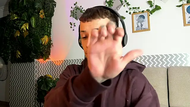 Neythancooper online show from 11-18-25, 01:44
