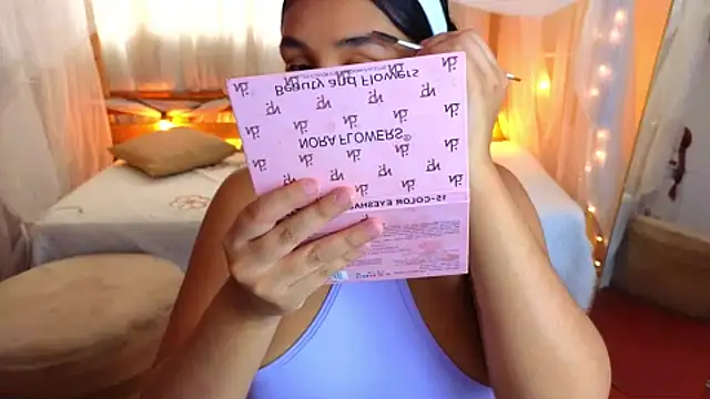 Snapshot of loreaniss chatting on 10-21-25, 07:47 loreaniss online show from 10-21-25, 07:47