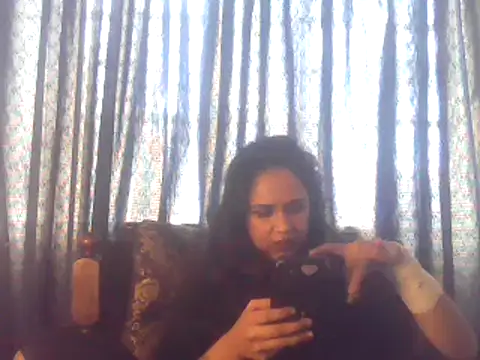 Snapshot of cute_indianxo chatting on 11-25-25, 09:42 cute indianxo online show from 11-25-25, 09:42