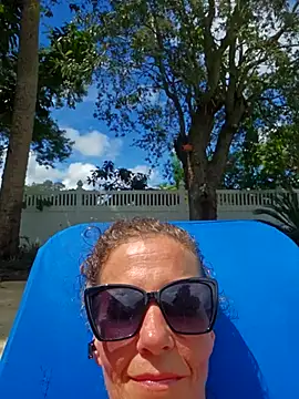 Snapshot of PhynneNicole chatting on 09-10-25, 06:30 PhynneNicole online show from 09-10-25, 06:30