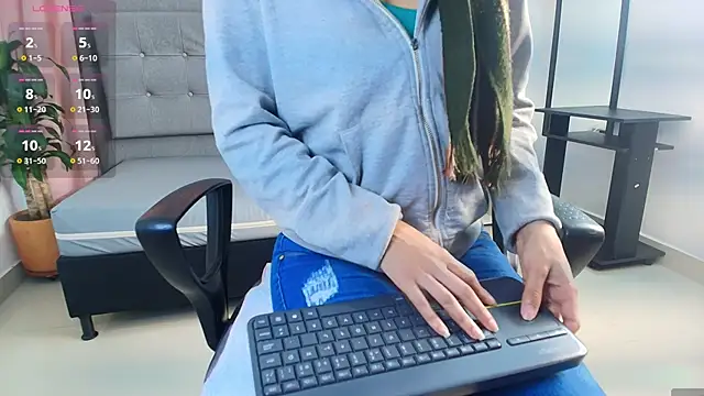 saray reese online show from 10-22-25, 12:38