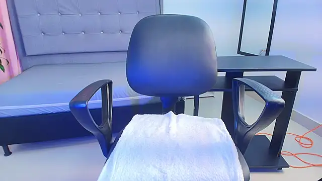 saray reese online show from 10-23-25, 01:32