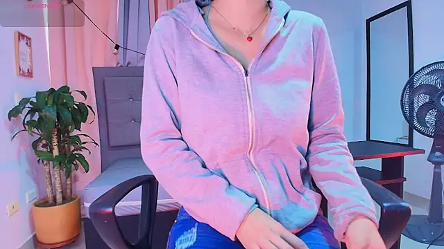 saray reese online show from 11-08-25, 12:27