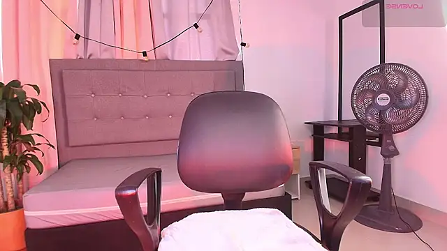 saray reese online show from 11-12-25, 01:00