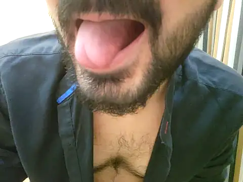 Snapshot of mlove902 chatting on 10-15-25, 06:52 mlove902 online show from 10-15-25, 06:52