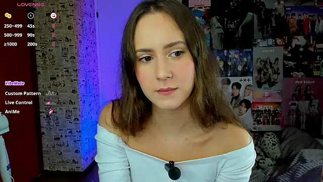 Snapshot of LucyRose3 chatting on 09-09-25, 03:22 LucyRose3 online show from 09-09-25, 03:22