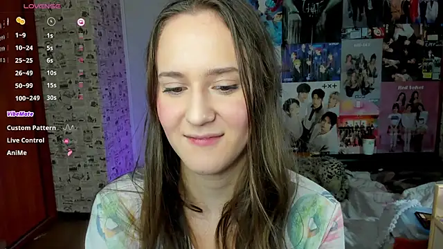 Snapshot of LucyRose3 chatting on 09-23-25, 04:43 LucyRose3 online show from 09-23-25, 04:43