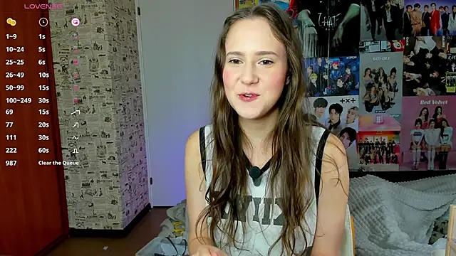 Snapshot of LucyRose3 chatting on 09-28-25, 07:47 LucyRose3 online show from 09-28-25, 07:47