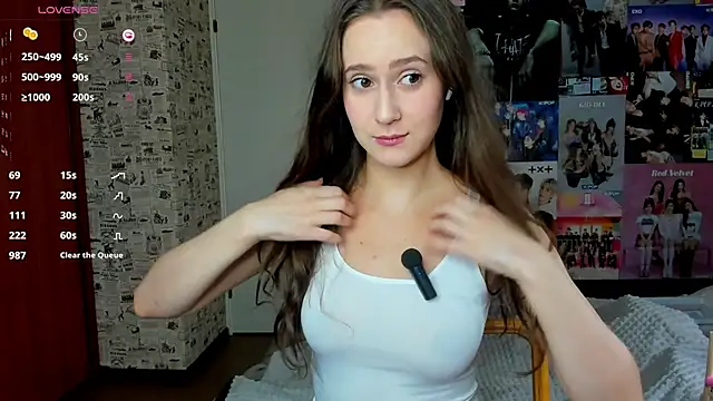 Snapshot of LucyRose3 chatting on 10-13-25, 04:12 LucyRose3 online show from 10-13-25, 04:12