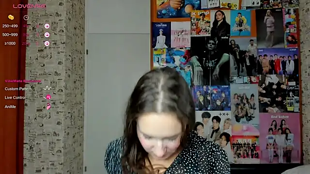 Snapshot of LucyRose3 chatting on 10-13-25, 04:18 LucyRose3 online show from 10-13-25, 04:18