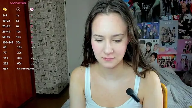 Snapshot of LucyRose3 chatting on 10-17-25, 04:48 LucyRose3 online show from 10-17-25, 04:48