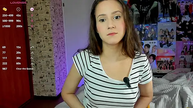 Snapshot of LucyRose3 chatting on 10-19-25, 03:34 LucyRose3 online show from 10-19-25, 03:34