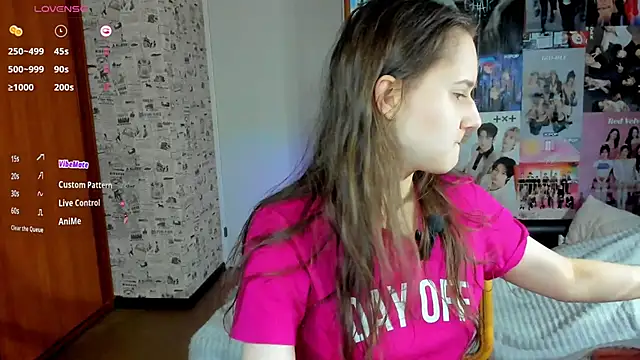 Snapshot of LucyRose3 chatting on 10-21-25, 06:14 LucyRose3 online show from 10-21-25, 06:14