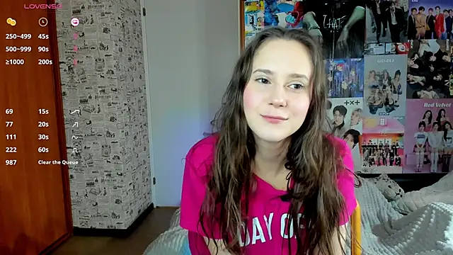 Snapshot of LucyRose3 chatting on 10-23-25, 05:18 LucyRose3 online show from 10-23-25, 05:18