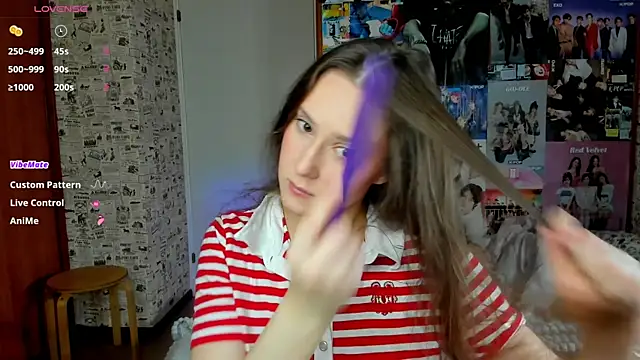 Snapshot of LucyRose3 chatting on 10-27-25, 03:32 LucyRose3 online show from 10-27-25, 03:32