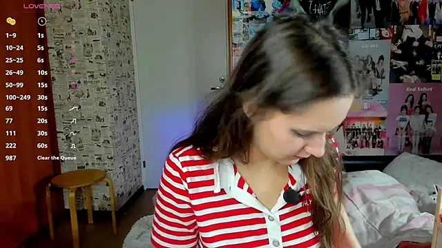 Snapshot of LucyRose3 chatting on 10-27-25, 04:11 LucyRose3 online show from 10-27-25, 04:11