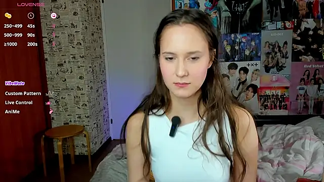 Snapshot of LucyRose3 chatting on 10-29-25, 04:53 LucyRose3 online show from 10-29-25, 04:53