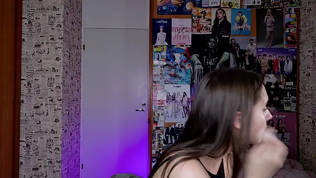 Snapshot of LucyRose3 chatting on 11-20-25, 04:45 LucyRose3 online show from 11-20-25, 04:45