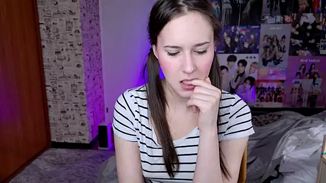 Snapshot of LucyRose3 chatting on 11-26-25, 04:08 LucyRose3 online show from 11-26-25, 04:08