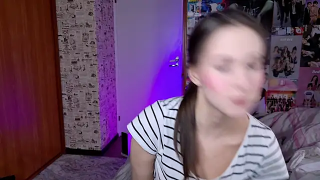 Snapshot of LucyRose3 chatting on 11-27-25, 02:19 LucyRose3 online show from 11-27-25, 02:19