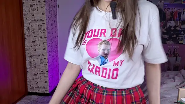 Snapshot of LucyRose3 chatting on 12-02-25, 03:56 LucyRose3 online show from 12-02-25, 03:56