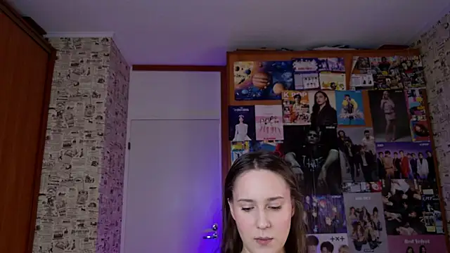 Snapshot of LucyRose3 chatting on 12-14-25, 02:11 LucyRose3 online show from 12-14-25, 02:11