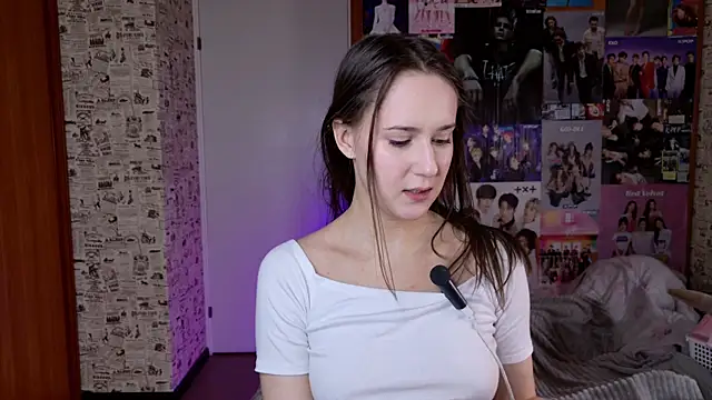 Snapshot of LucyRose3 chatting on 12-15-25, 01:15 LucyRose3 online show from 12-15-25, 01:15