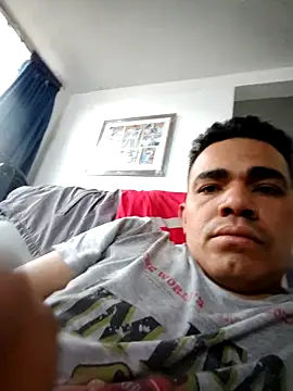 Snapshot of 2025-DANIEL chatting on 03-13-26, 11:11 2025-DANIEL online show from 03-13-26, 11:11