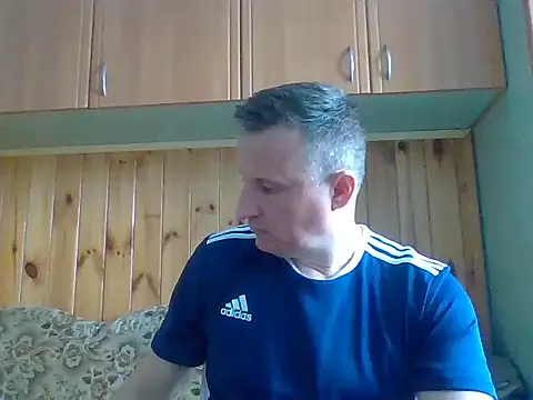 Maksymilian1 online show from 04-12-26, 10:09