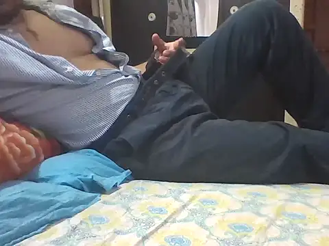 Snapshot of aarav_013 chatting on 09-27-25, 06:24 aarav 013 online show from 09-27-25, 06:24