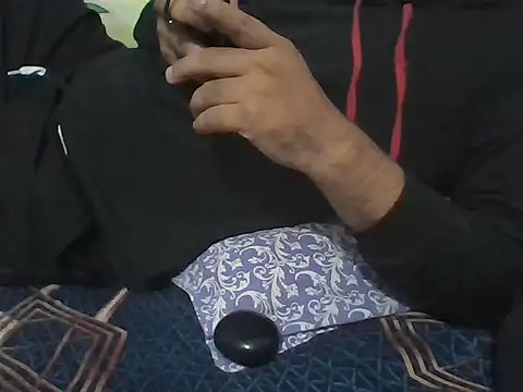 Snapshot of aarav_013 chatting on 04-24-26, 05:04 aarav 013 online show from 04-24-26, 05:04
