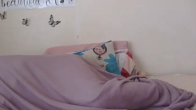 Snapshot of Young_Slut21 chatting on 09-12-25, 12:49 Young Slut21 online show from 09-12-25, 12:49