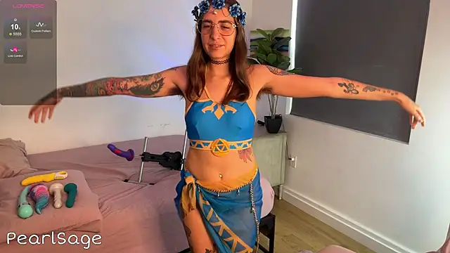 Snapshot of Pearl_Sage chatting on 10-28-25, 11:29 Pearl Sage online show from 10-28-25, 11:29