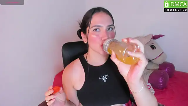 Snapshot of alison_es chatting on 11-13-25, 04:22 alison es online show from 11-13-25, 04:22