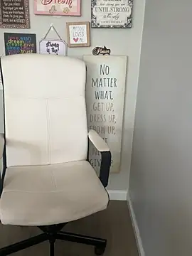Snapshot of Juicystorm chatting on 04-27-26, 04:27 Juicystorm online show from 04-27-26, 04:27