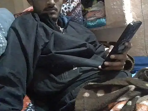 Snapshot of Desiboy_0 chatting on 12-22-25, 03:31 Desiboy 0 online show from 12-22-25, 03:31